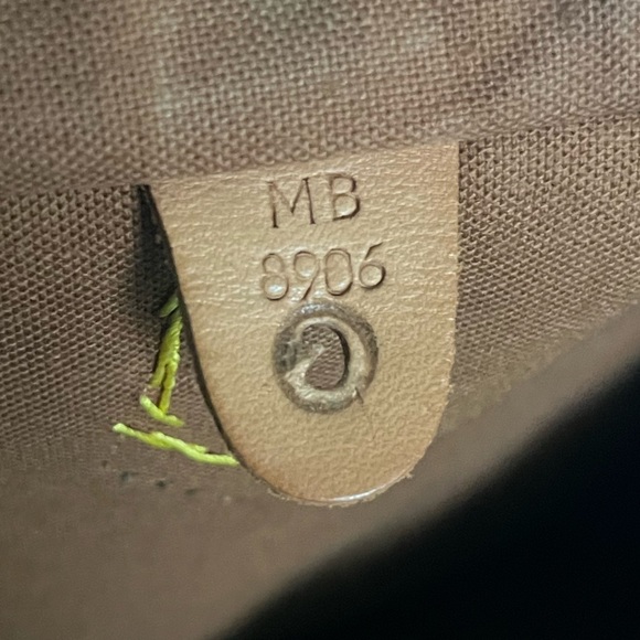 Louis Vuitton Speedy 40 Monogram Canvas Duffle Bag 8906MB date code - Picture 14 of 16